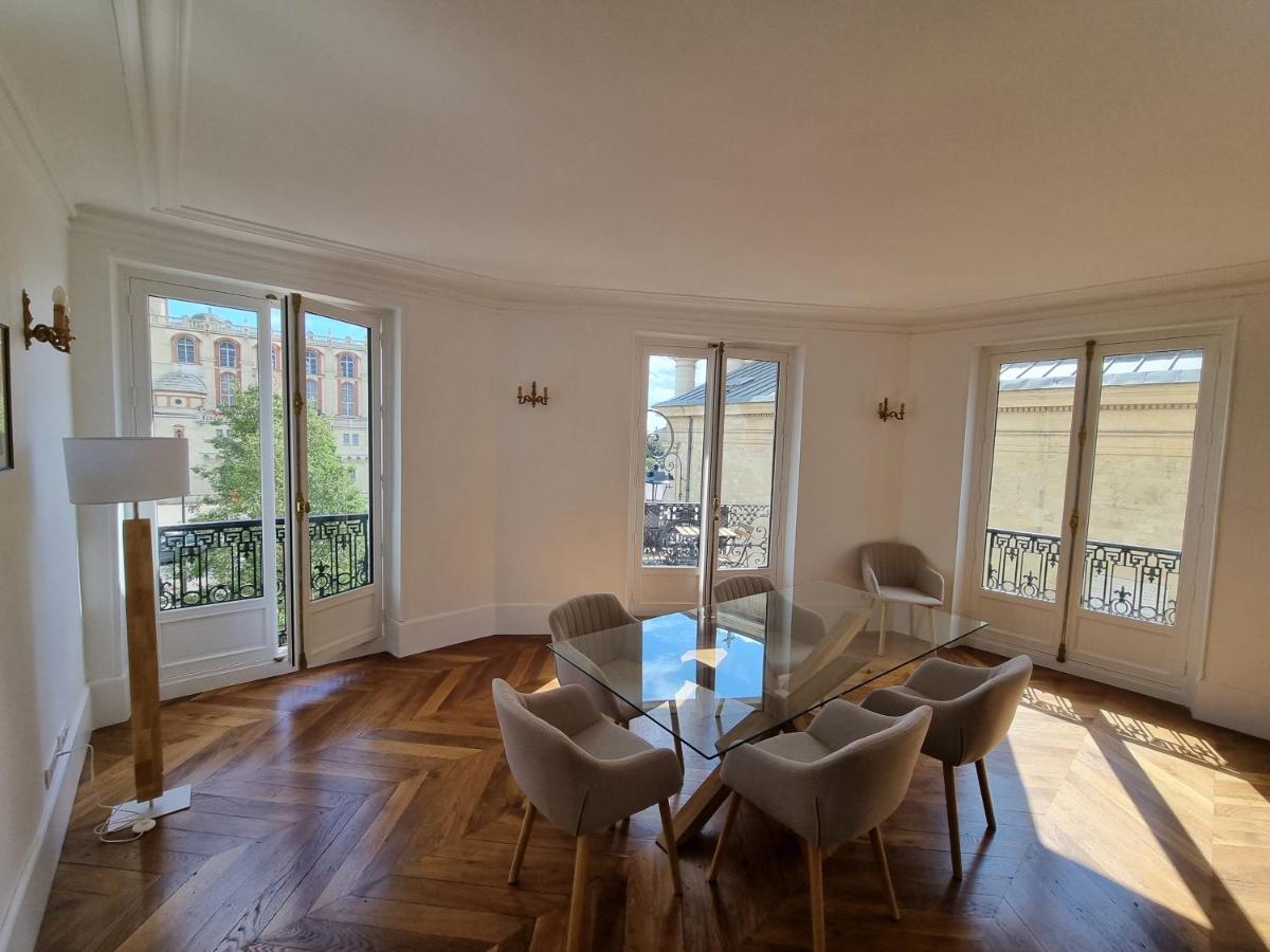 Face Chateau St Germain En Laye, Appartement 4 A 6 Personnes, 23 Min De Paris Champs-Elysees Saint-Germain-en-Laye Exterior photo